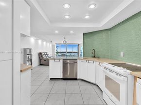 2425 Presidential Way 2003, West Palm Beach FL 33401