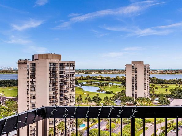 2425 Presidential Way 2003, West Palm Beach FL 33401