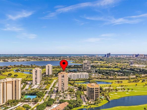 2425 Presidential Way 2003, West Palm Beach FL 33401