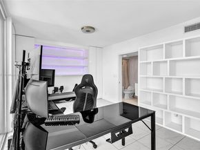 2425 Presidential Way 2003, West Palm Beach FL 33401