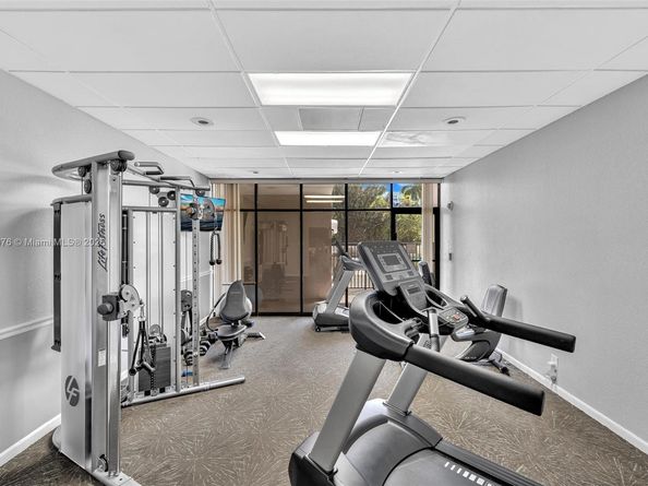 2425 Presidential Way 2003, West Palm Beach FL 33401