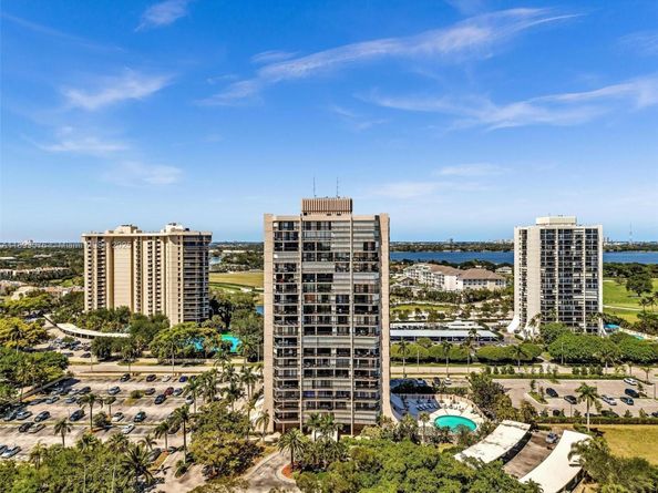2425 Presidential Way 2003, West Palm Beach FL 33401