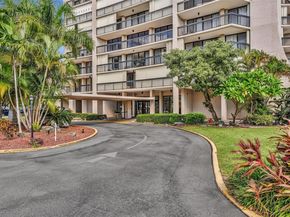 2425 Presidential Way 2003, West Palm Beach FL 33401