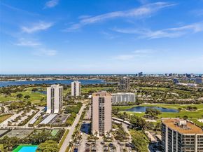 2425 Presidential Way 2003, West Palm Beach FL 33401
