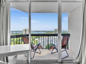 2425 Presidential Way 2003, West Palm Beach FL 33401