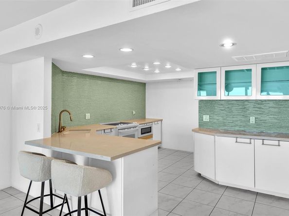 2425 Presidential Way 2003, West Palm Beach FL 33401