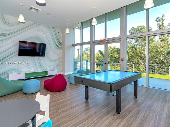 16385 Biscayne Blvd 1205, North Miami Beach FL 33160