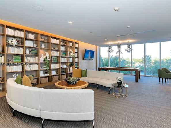 16385 Biscayne Blvd 1205, North Miami Beach FL 33160