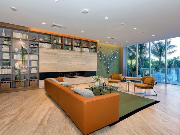 16385 Biscayne Blvd 1205, North Miami Beach FL 33160