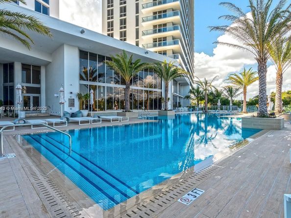 16385 Biscayne Blvd 1205, North Miami Beach FL 33160