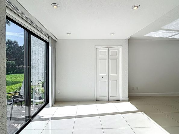 3552 Magellan Cir 122, Aventura FL 33180