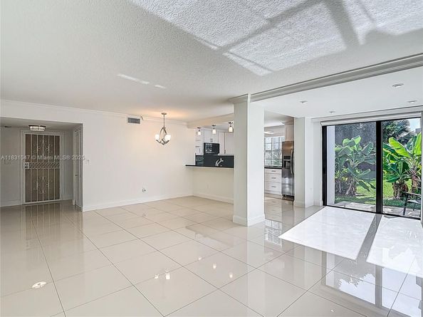 3552 Magellan Cir 122, Aventura FL 33180