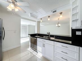 3552 Magellan Cir 122, Aventura FL 33180