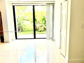 3552 Magellan Cir 122, Aventura FL 33180