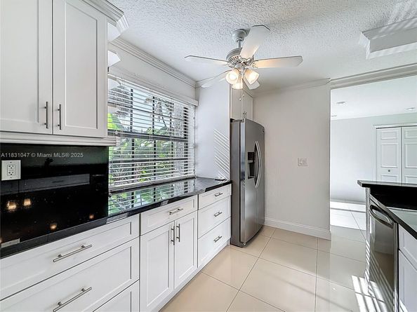 3552 Magellan Cir 122, Aventura FL 33180