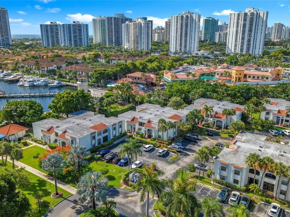 3552 Magellan Cir 122, Aventura FL 33180