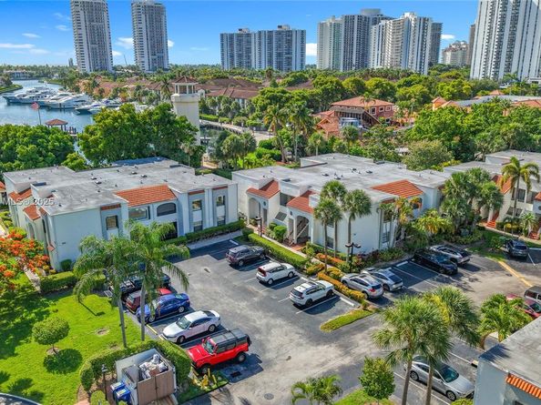 3552 Magellan Cir 122, Aventura FL 33180