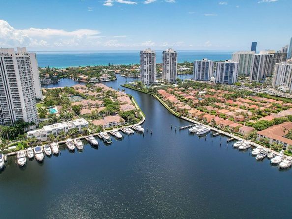 3552 Magellan Cir 122, Aventura FL 33180