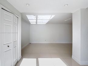 3552 Magellan Cir 122, Aventura FL 33180