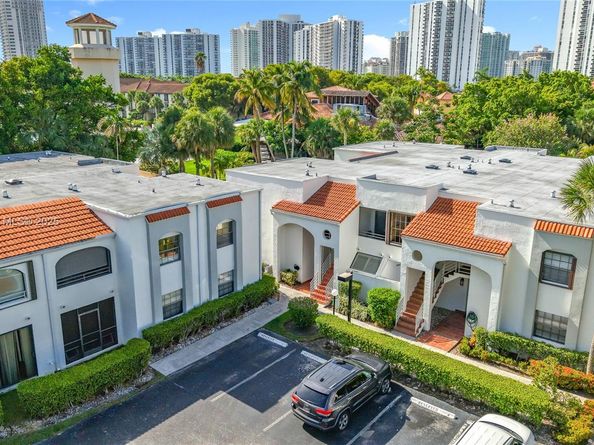 3552 Magellan Cir 122, Aventura FL 33180