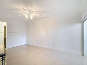 3552 Magellan Cir 122, Aventura FL 33180