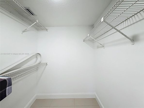 3552 Magellan Cir 122, Aventura FL 33180