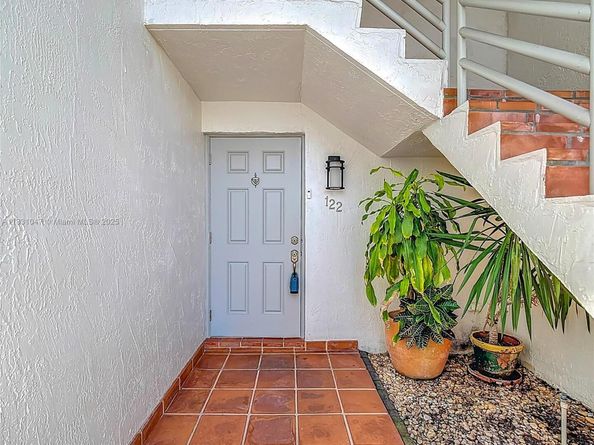 3552 Magellan Cir 122, Aventura FL 33180