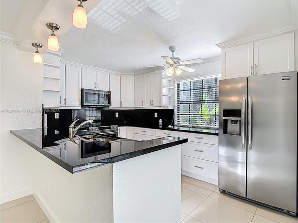 3552 Magellan Cir 122, Aventura FL 33180