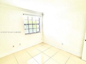 3552 Magellan Cir 122, Aventura FL 33180