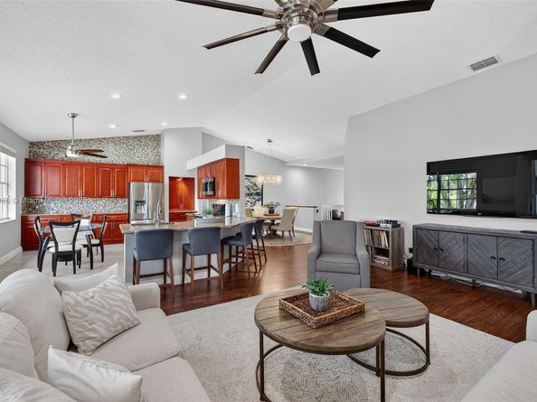 12447 NW 10th Ct D15, Coral Springs FL 33071