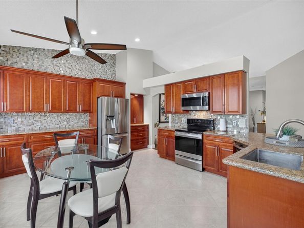 12447 NW 10th Ct D15, Coral Springs FL 33071