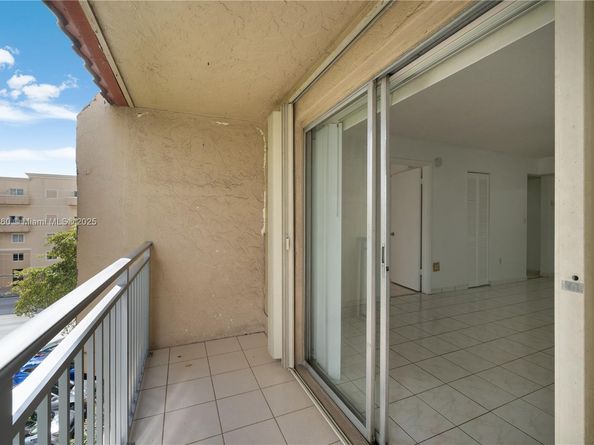 4855 NW 7th St 4096, Miami FL 33126