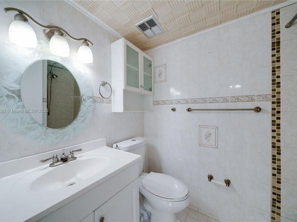 4855 NW 7th St 4096, Miami FL 33126