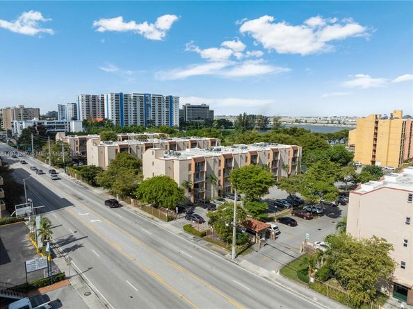 4855 NW 7th St 4096, Miami FL 33126