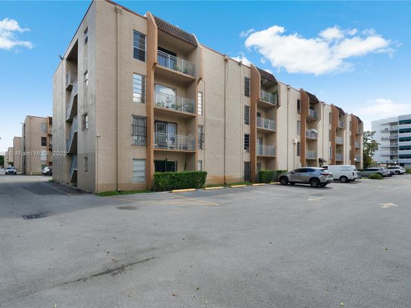 4855 NW 7th St 4096, Miami FL 33126