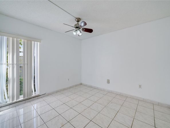 4855 NW 7th St 4096, Miami FL 33126