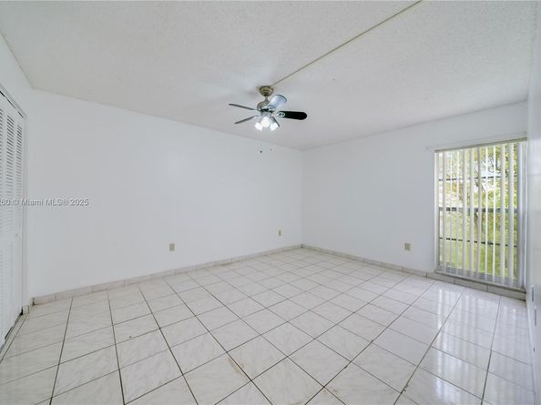 4855 NW 7th St 4096, Miami FL 33126