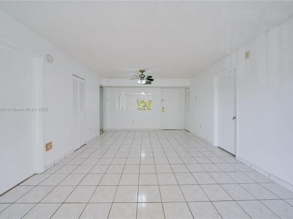 4855 NW 7th St 4096, Miami FL 33126