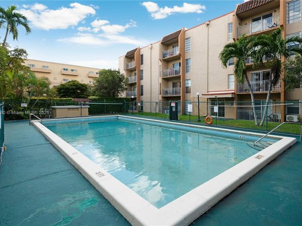 4855 NW 7th St 4096, Miami FL 33126