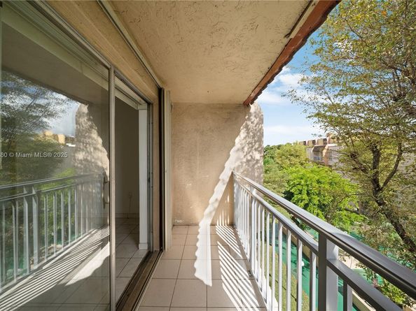 4855 NW 7th St 4096, Miami FL 33126