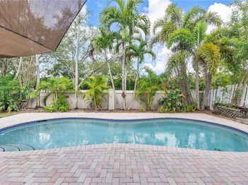 4945 SW 34th Ter