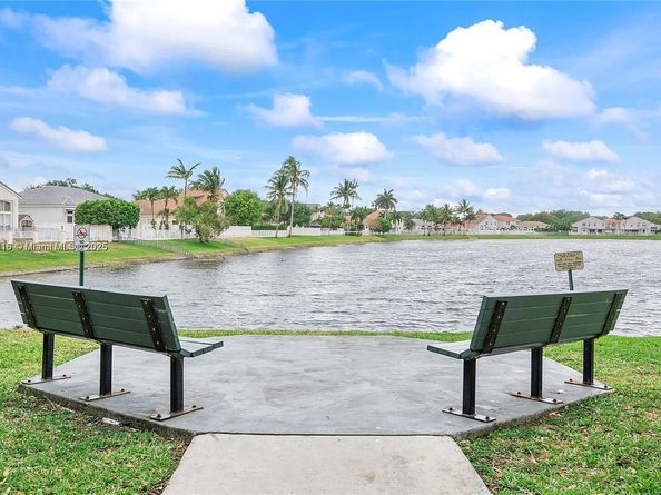 4945 SW 34th Ter, Hollywood FL 33312