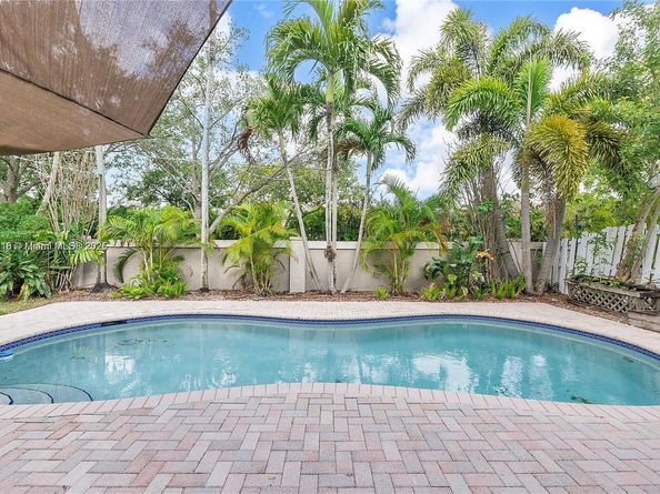 4945 SW 34th Ter, Hollywood FL 33312