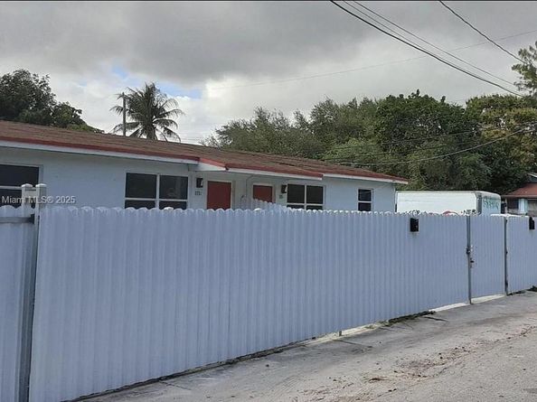 5752 NW 1st Ave, Miami FL 33127