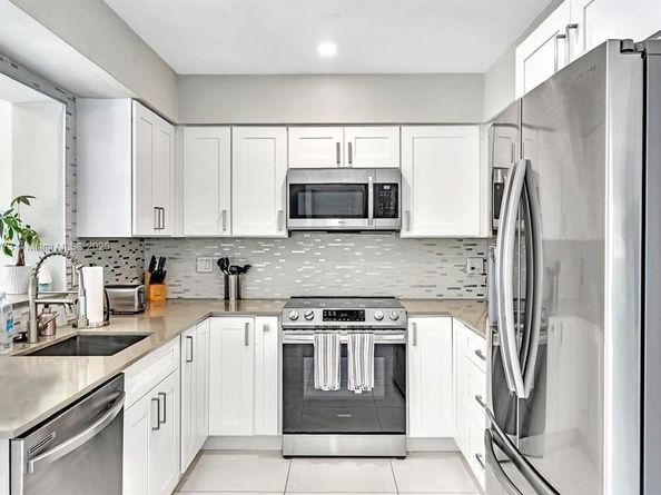 1577 NE 48th Ct, Oakland Park FL 33334
