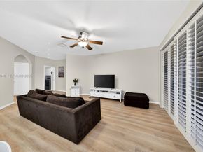 1511 NW 168th Ave, Pembroke Pines FL 33028