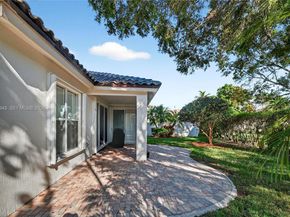 1511 NW 168th Ave, Pembroke Pines FL 33028