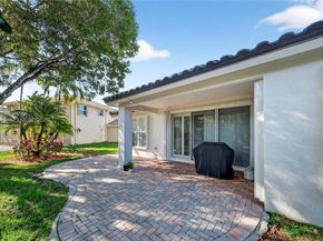 1511 NW 168th Ave, Pembroke Pines FL 33028