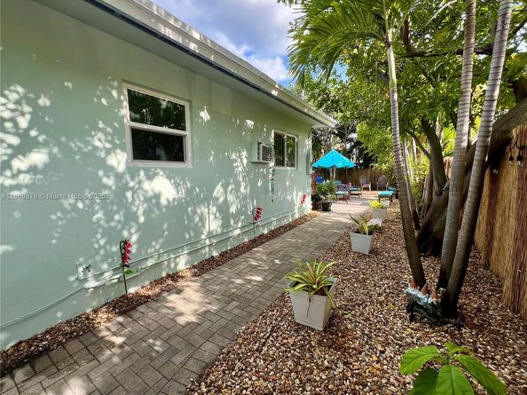 1904 NE 26th Dr, Wilton Manors FL 33306