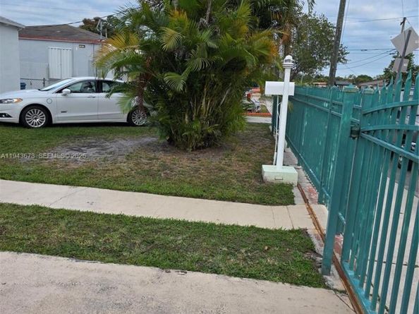 Undisclosed Address #A11943673, Miami FL 33144